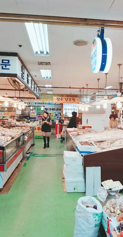 돌고래시장 사진 5