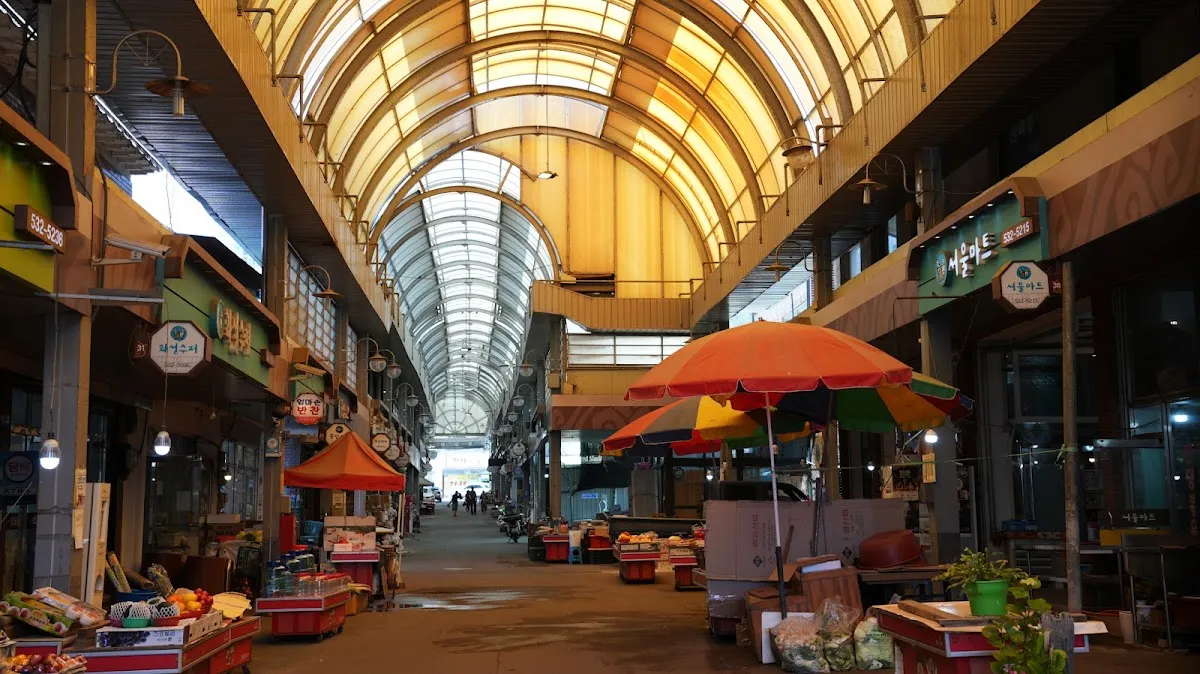 운천전통시장 전경
