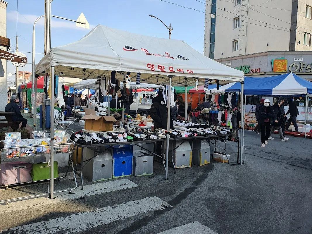 안강공설시장 전경