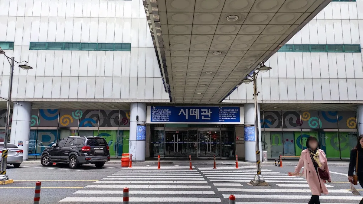 르네시떼시장 전경