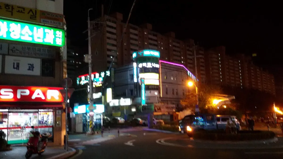 주례럭키종합상가 전경